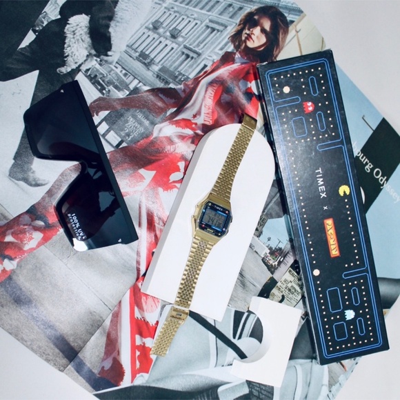 TIMEX T80 x PAC-MAN™ 34mm Stainless Steel Bracelet Watch - Picture 2 of 8